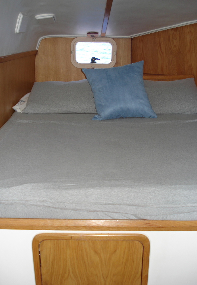http://www.bumfuzzle.com/Pictures/Boat/BUM%20Aft%20Cabin.JPG