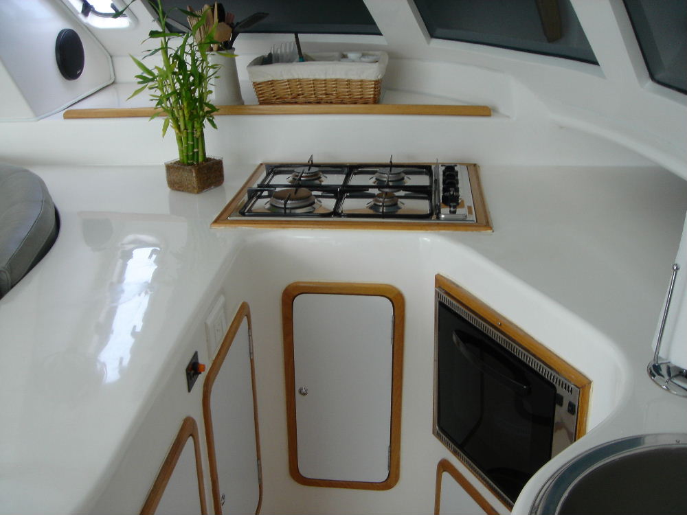 http://www.bumfuzzle.com/Pictures/Boat/BUM%20Galley.JPG