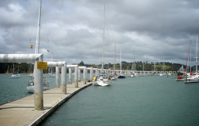 NZ Q Dock.JPG (102528 bytes)