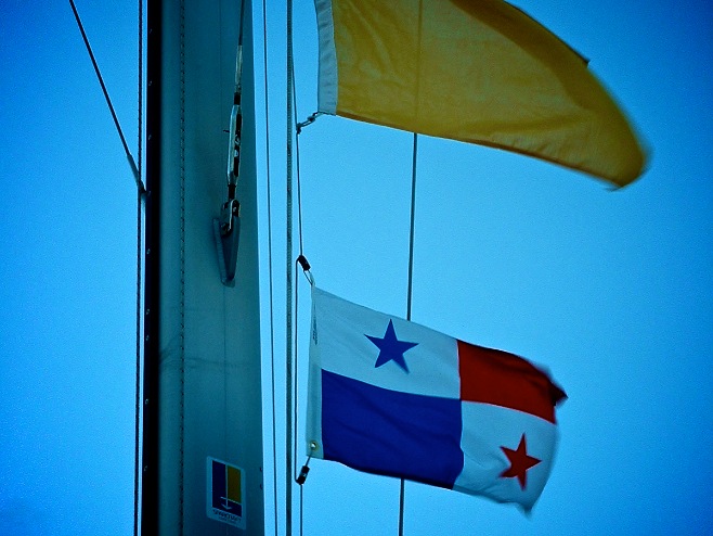 Panama Flags.JPG (190349 bytes)