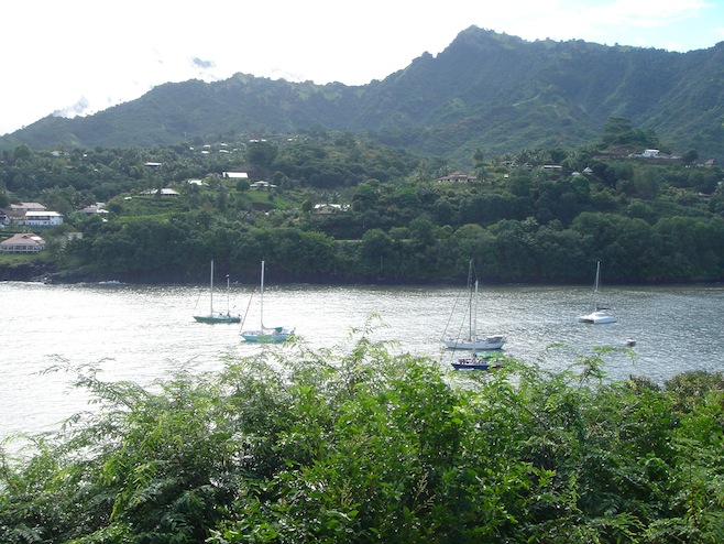 SoPac Marquesas Hiva Oa Atuna Bay.JPG (210566 bytes)