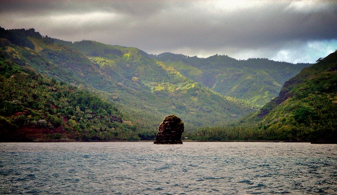 SoPac Marquesas Hiva Oa Rock.JPG (182715 bytes)