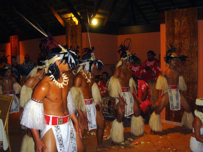 SoPac Marquesas Nuku Hiva Wedding8.JPG (201152 bytes)