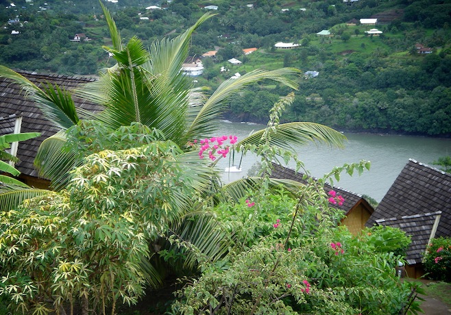 SoPac Marquesas Pearl Lodge Bum.JPG (273600 bytes)