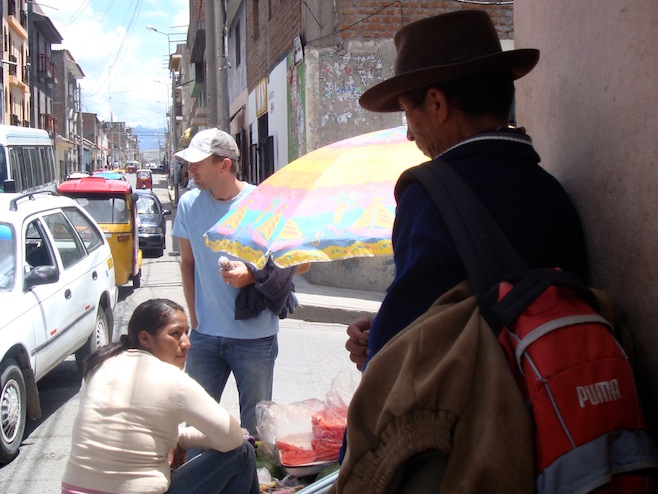 PE Ayacucho Buying Fruit